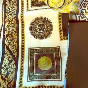 Beautiful “Versace” like jacket. Never woren.